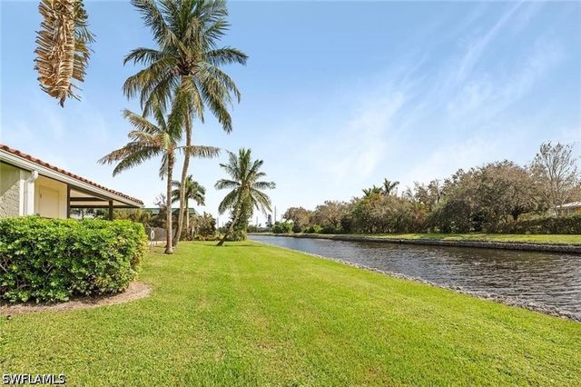 700 Valley Stream DR 202, Naples, FL 34113