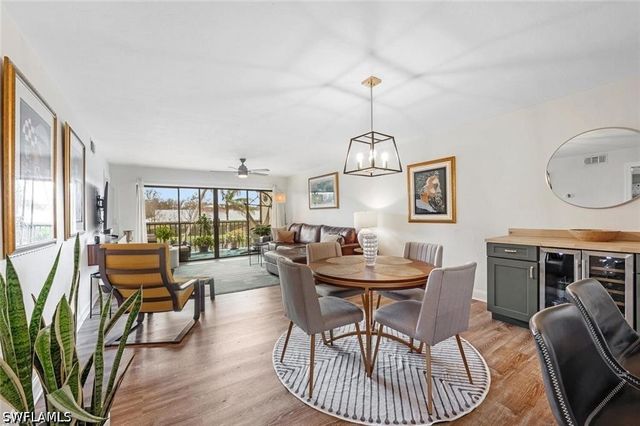 700 Valley Stream DR 202, Naples, FL 34113