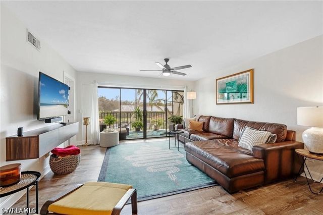 700 Valley Stream DR 202, Naples, FL 34113