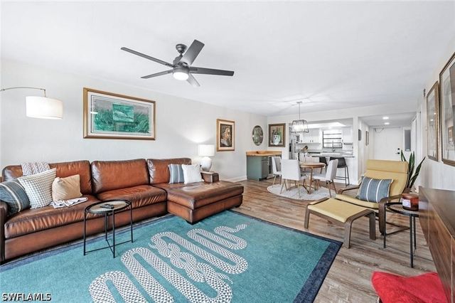 700 Valley Stream DR 202, Naples, FL 34113