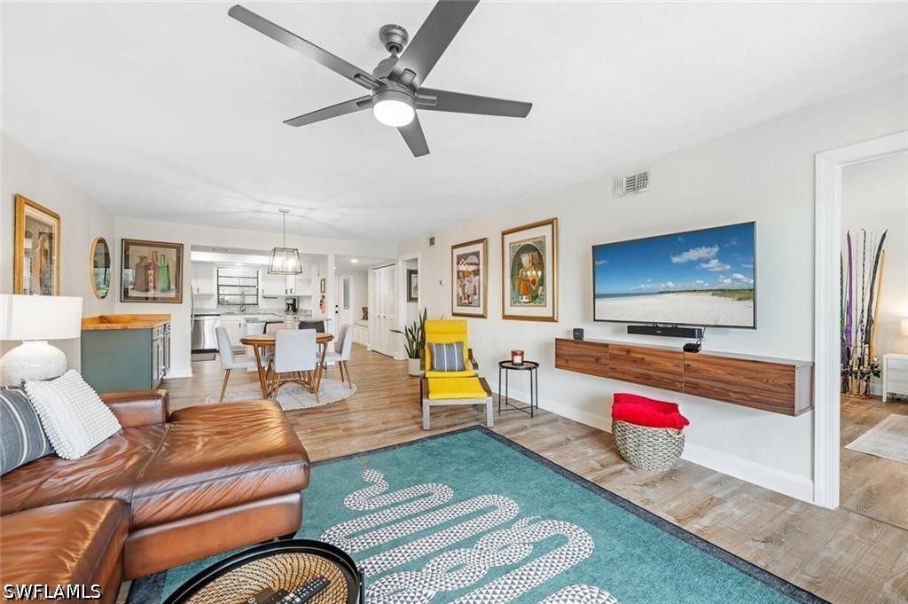 700 Valley Stream DR 202, Naples, FL 34113