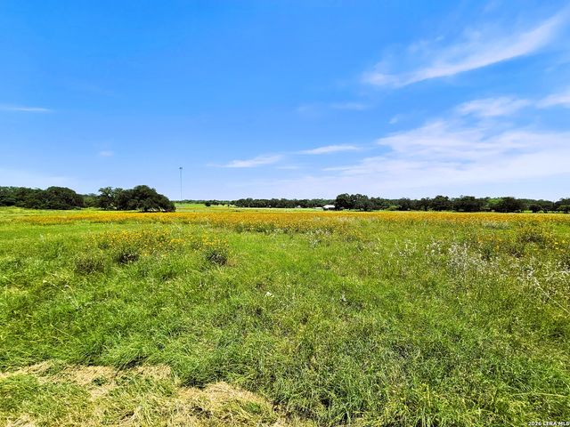 799 County Road 6612, Devine, TX 78016