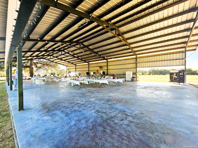 799 County Road 6612, Devine, TX 78016