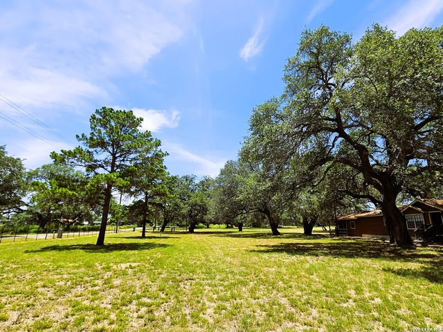 799 County Road 6612, Devine, TX 78016
