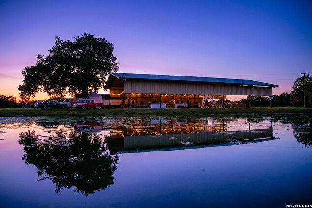 799 County Road 6612, Devine, TX 78016