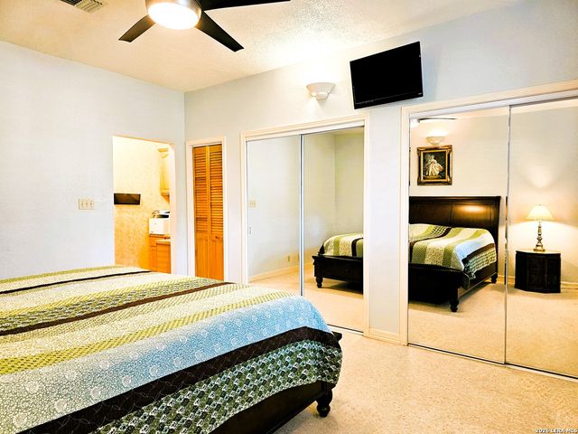 799 County Road 6612, Devine, TX 78016