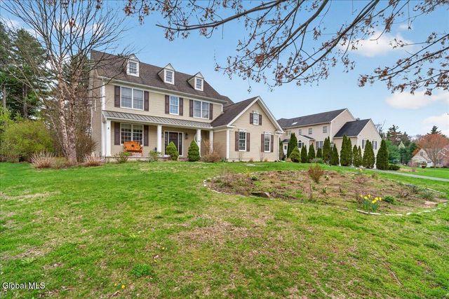 65 Stone Crest Drive, Halfmoon, NY 12118