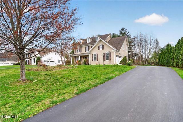 65 Stone Crest Drive, Halfmoon, NY 12118