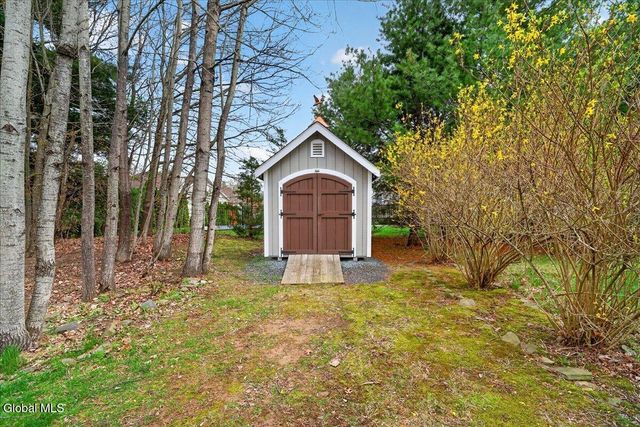 65 Stone Crest Drive, Halfmoon, NY 12118