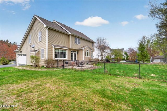 65 Stone Crest Drive, Halfmoon, NY 12118