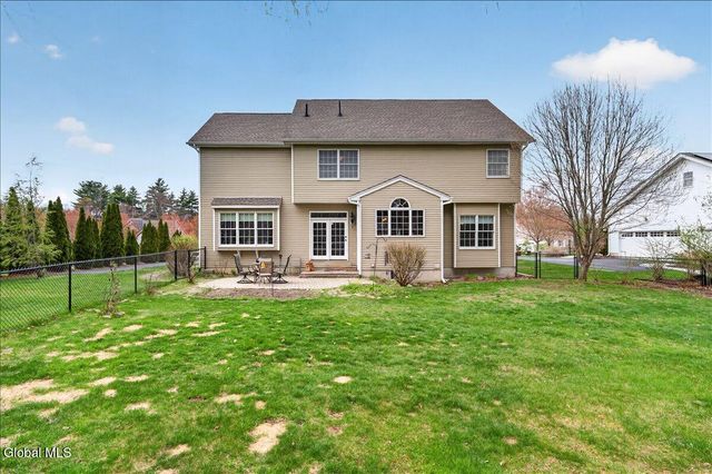 65 Stone Crest Drive, Halfmoon, NY 12118