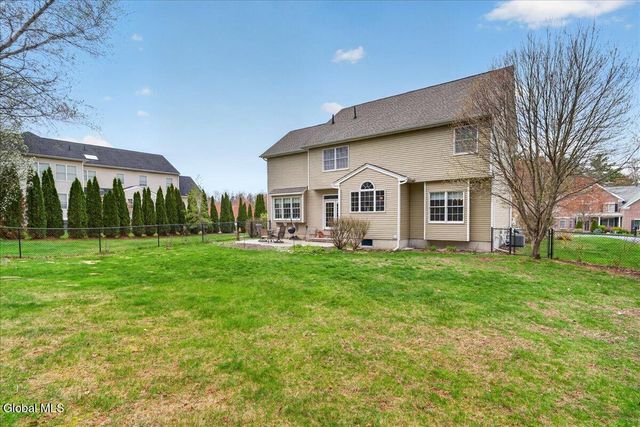 65 Stone Crest Drive, Halfmoon, NY 12118
