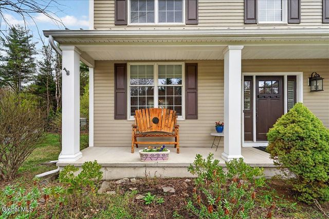 65 Stone Crest Drive, Halfmoon, NY 12118