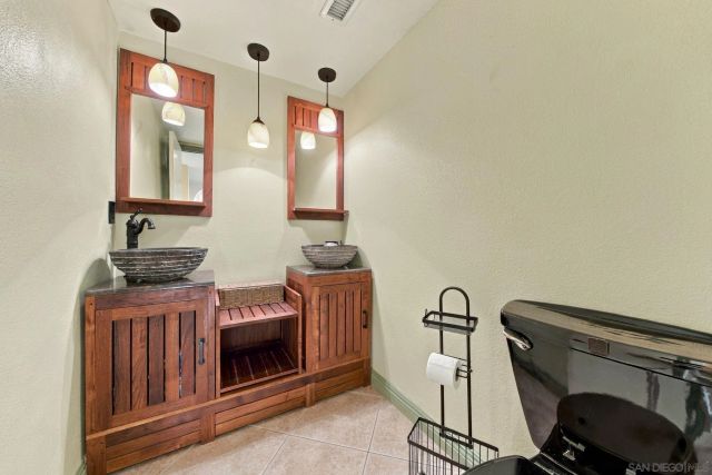 4878 Tinasa Way, San Diego, CA 92124
