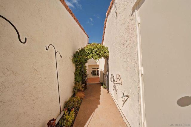 4878 Tinasa Way, San Diego, CA 92124