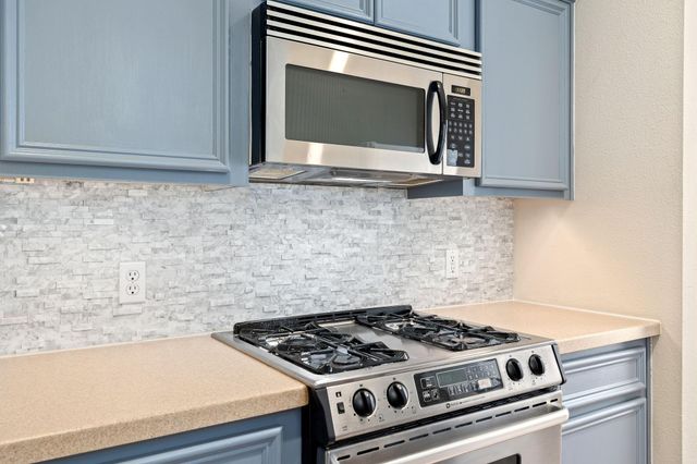 902 Memorial Heights Drive, Houston, TX 77007