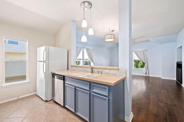 902 Memorial Heights Drive, Houston, TX 77007