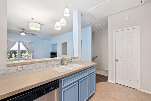 902 Memorial Heights Drive, Houston, TX 77007