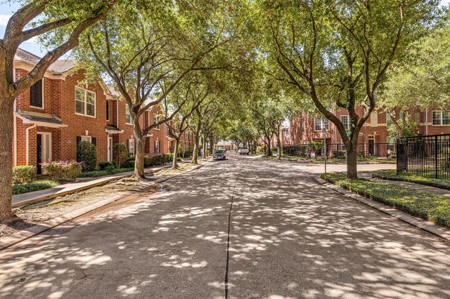 902 Memorial Heights Drive, Houston, TX 77007