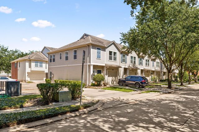 902 Memorial Heights Drive, Houston, TX 77007