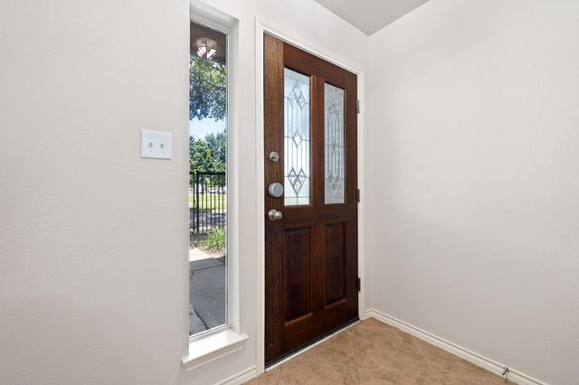902 Memorial Heights Drive, Houston, TX 77007