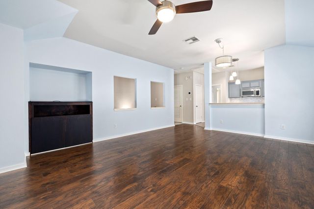 902 Memorial Heights Drive, Houston, TX 77007