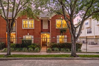 902 Memorial Heights Drive, Houston, TX 77007