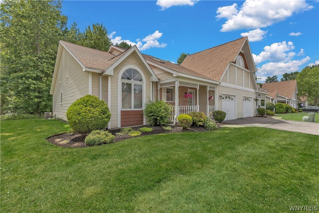 55 Spicebush Lane, Amherst, NY 14221