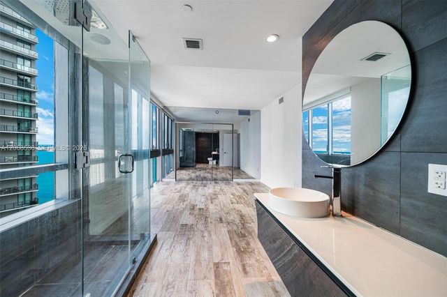 650 NE 32nd Street 4407, Miami, FL 33137