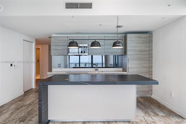 650 NE 32nd Street 4407, Miami, FL 33137