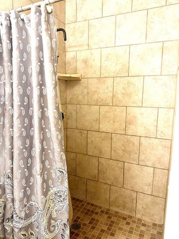 211 W King St, Headland, AL 36345