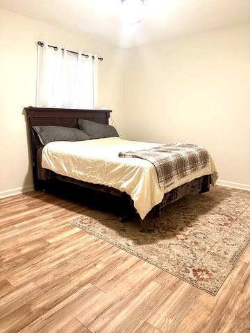 211 W King St, Headland, AL 36345