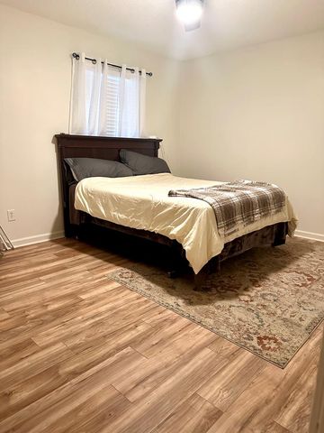 211 W King St, Headland, AL 36345