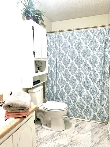 211 W King St, Headland, AL 36345