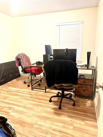 211 W King St, Headland, AL 36345