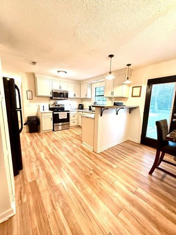 211 W King St, Headland, AL 36345