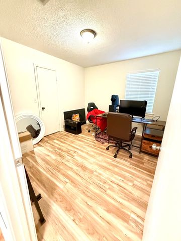 211 W King St, Headland, AL 36345