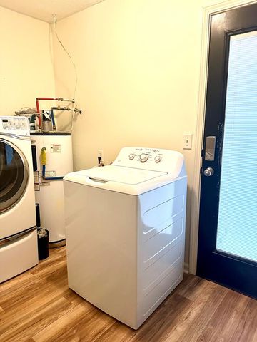 211 W King St, Headland, AL 36345