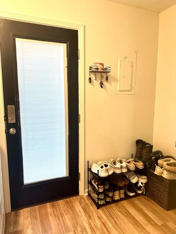 211 W King St, Headland, AL 36345