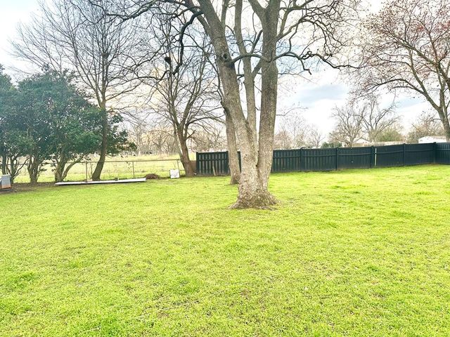 211 W King St, Headland, AL 36345