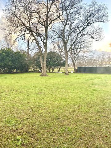 211 W King St, Headland, AL 36345