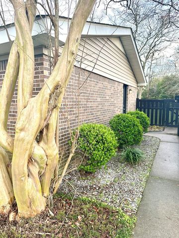 211 W King St, Headland, AL 36345