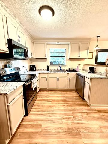 211 W King St, Headland, AL 36345