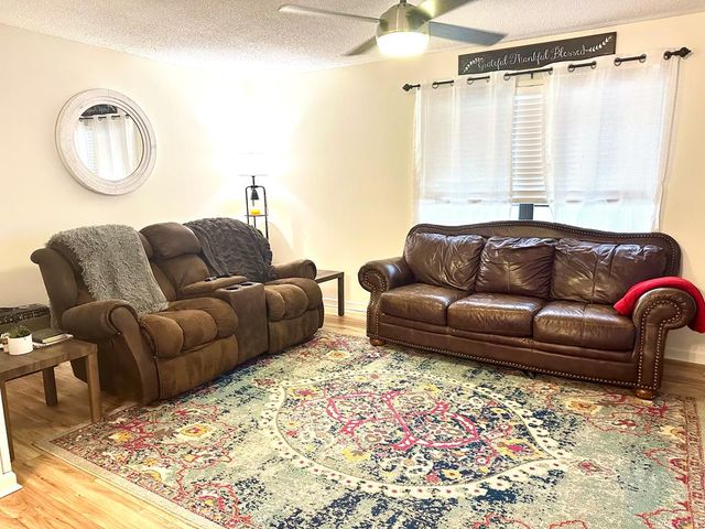 211 W King St, Headland, AL 36345