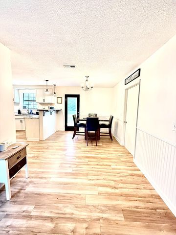 211 W King St, Headland, AL 36345