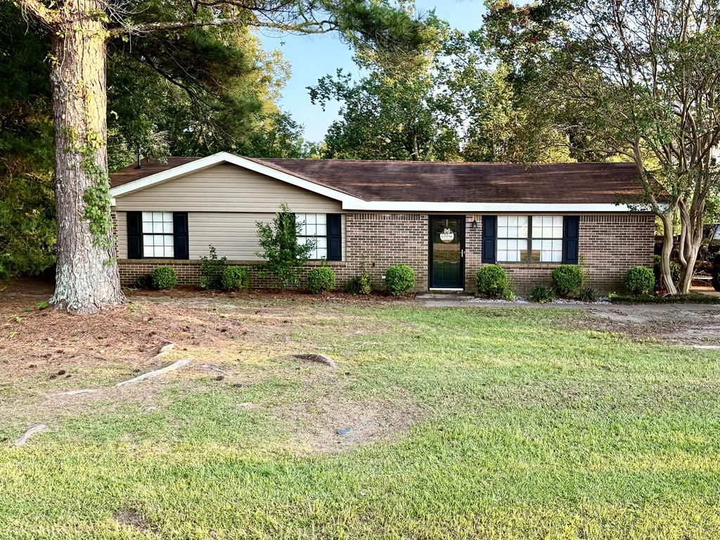 211 W King St, Headland, AL 36345