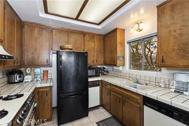 1096 Nadelhorn Drive, Lake Arrowhead, CA 92352