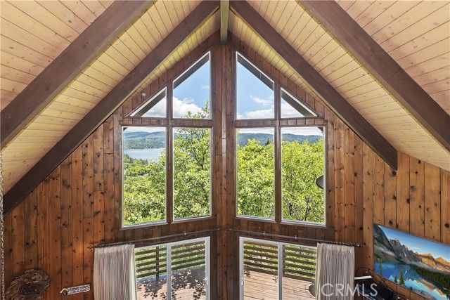 1096 Nadelhorn Drive, Lake Arrowhead, CA 92352
