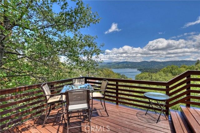 1096 Nadelhorn Drive, Lake Arrowhead, CA 92352