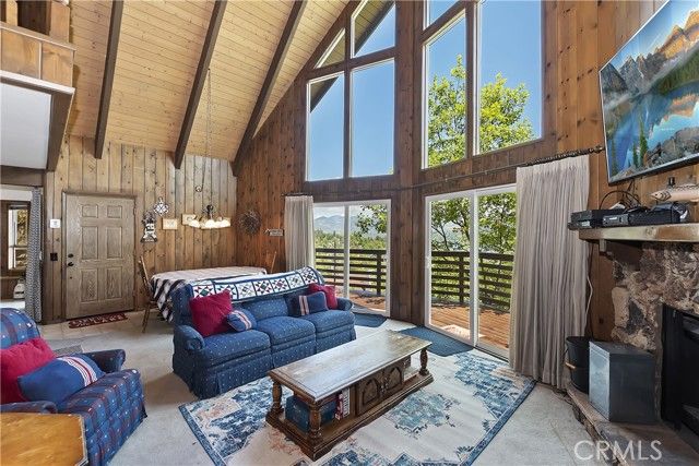 1096 Nadelhorn Drive, Lake Arrowhead, CA 92352
